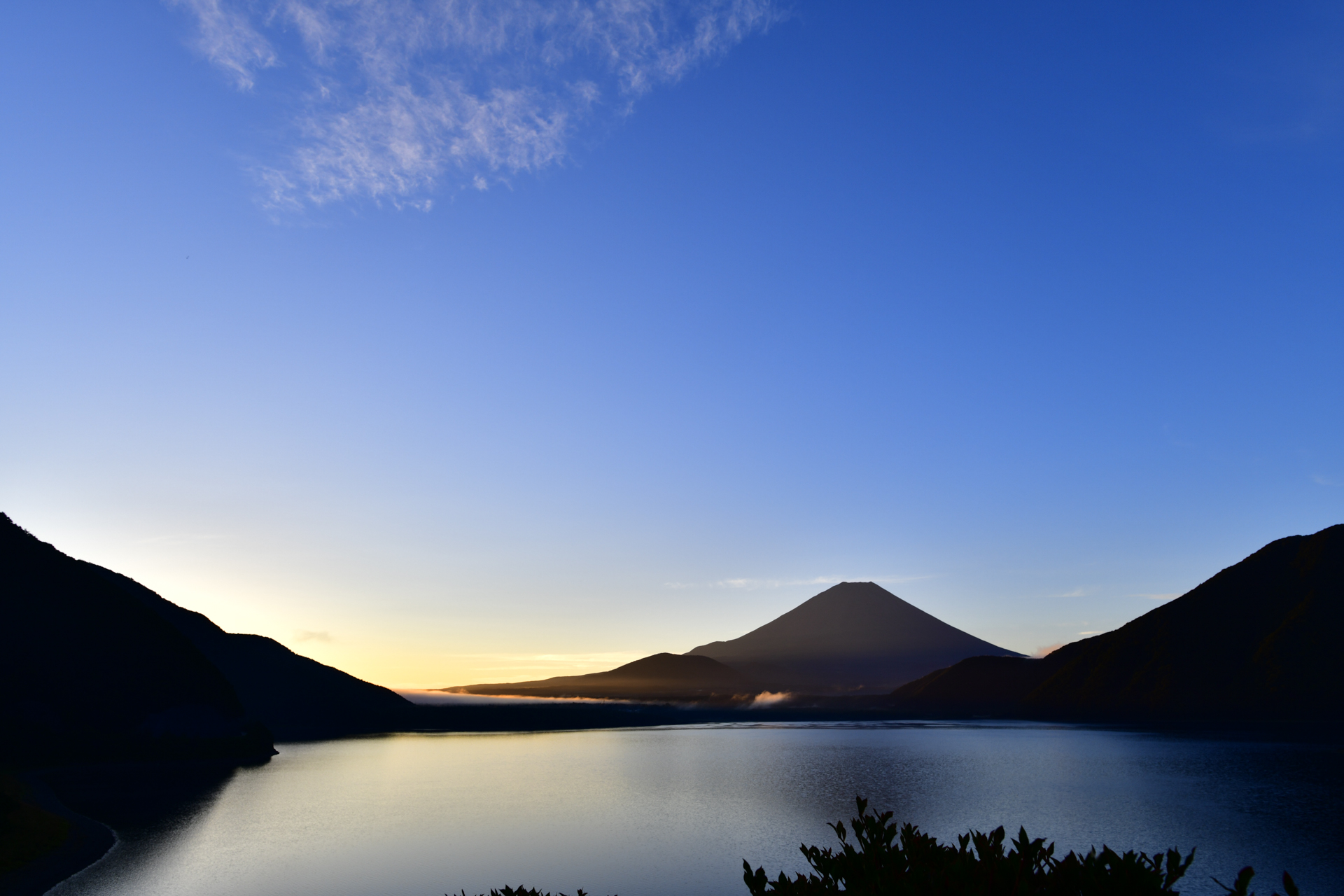 本栖湖　富士山　Nikon D850＋AF-S NIKKOR 20mm f/1.8G ED
